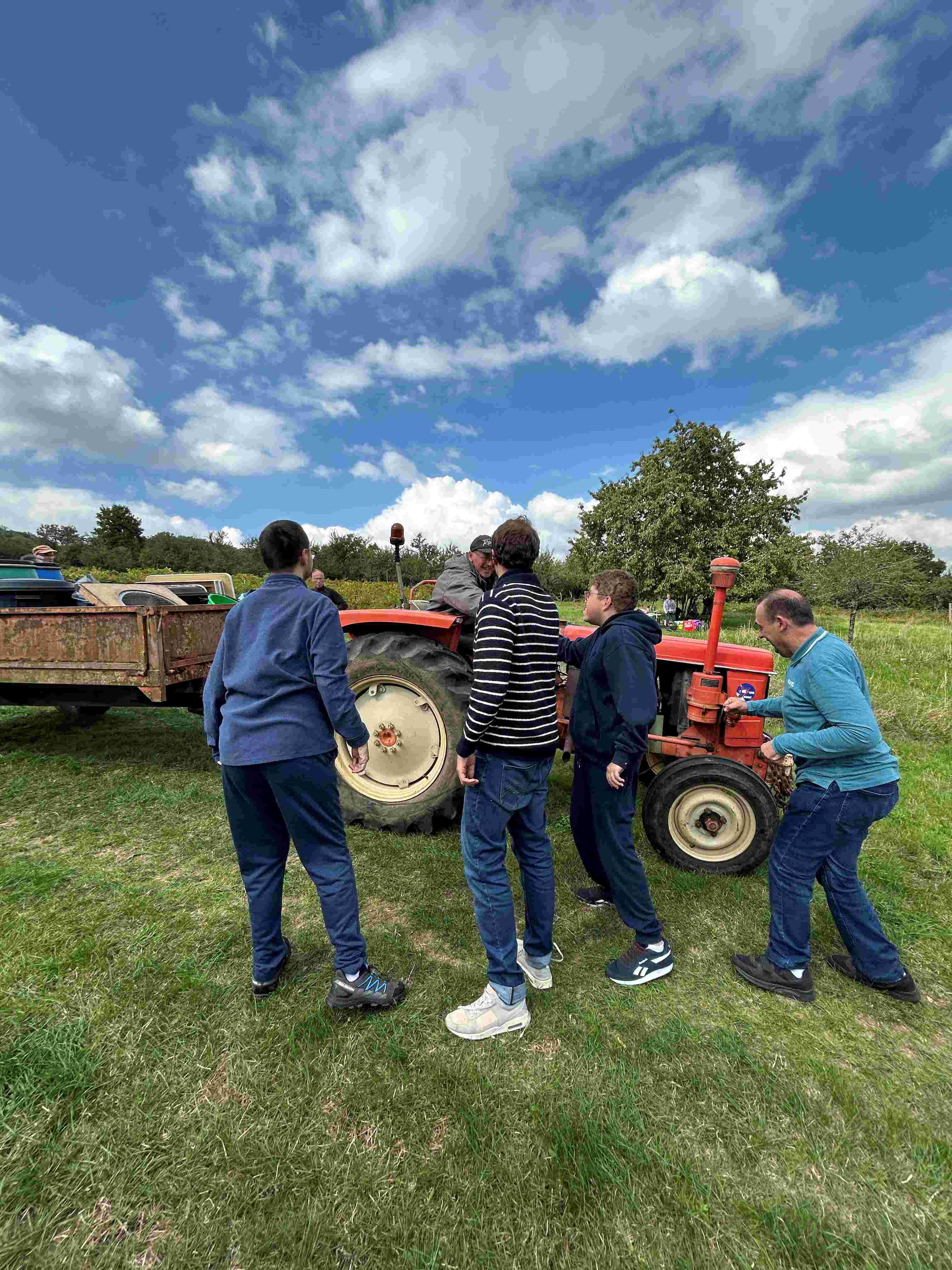 Vendanges : vignerons et vendangeurs en fête